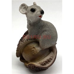Мышка (4) с орехом из полистоуна 8,5 см - фото 135576