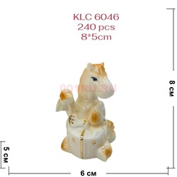 Лошадь с подарком (KLC-6046) символ 2026 года из фарфора - фото 221495