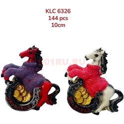 Фигурка Лошади из полистоуна (KLC-6326) в свитере c подковой 10 см высота - фото 222447