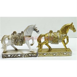 Лошадь на подставке из полистоуна (NS-227A) длина 13 см - фото 222523