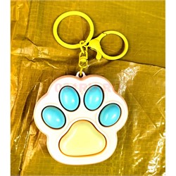 Брелок пластмассовый Лапка с карабином 50 шт/упаковка (подушечки щелкают) - фото 222545