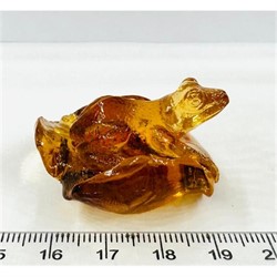 Лягушка на листике из янтаря - фото 225702