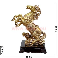 Фигурка Лошадь на деревянной подставке 20 см - фото 75244