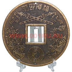Монета Феншуй 13 см с подставкой - фото 91770