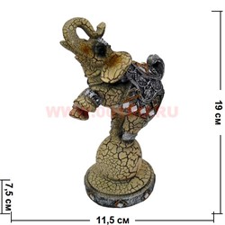 Слоник на шаре из полистоуна (19 см высота) - фото 98797