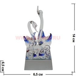 Два лебедя стеклянные на подставке с подсветкой - фото 98846