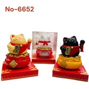 Котик Манэки Неко (6652) на чаше богатства пластмассовый 12 см