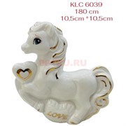 Лошадка с сердечком (KLC-6039) символ 2026 года из фарфора