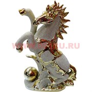 Конь из фарфора &quot;под золото&quot; 24,5 см (923)