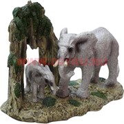 Слониха со слоненком у дерева (753) 20 см