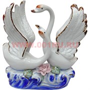 Белый фарфор, пара лебедей на волнах 19 см