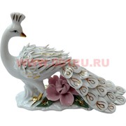 Павлин из белого фарфора