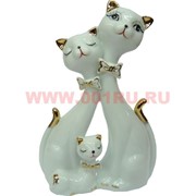 Кошачья семья, белый фарфор